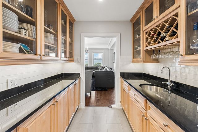 3240 N Lake Shore Drive 10D, Chicago, IL 60657