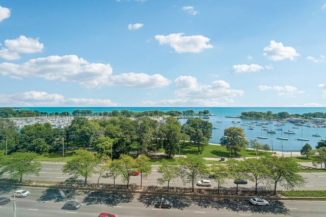 3240 N Lake Shore Drive 10D, Chicago, IL 60657
