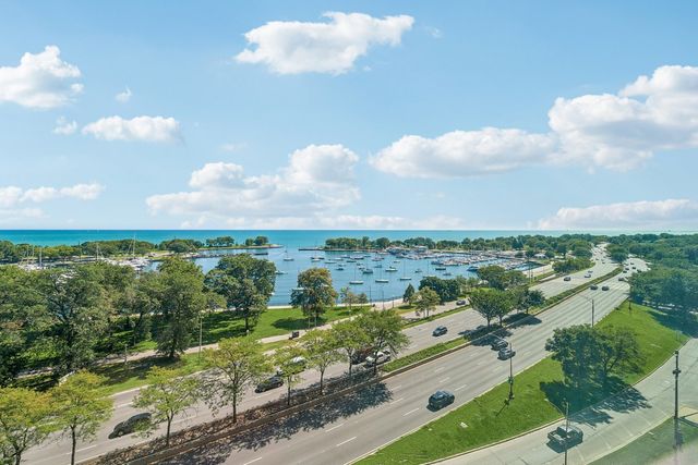 3240 N Lake Shore Drive 10D, Chicago, IL 60657