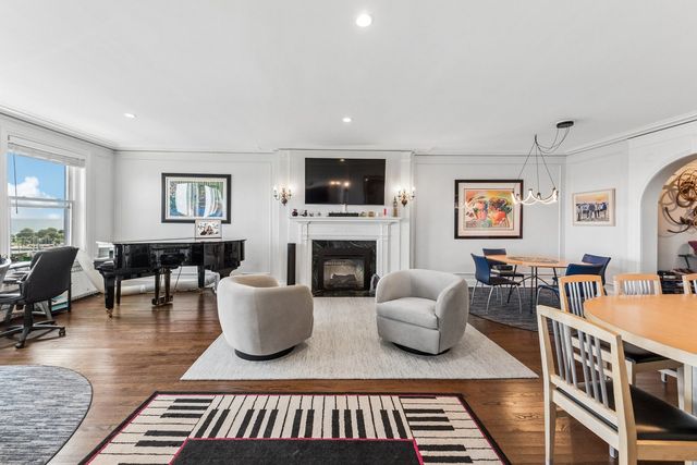 3240 N Lake Shore Drive 10D, Chicago, IL 60657