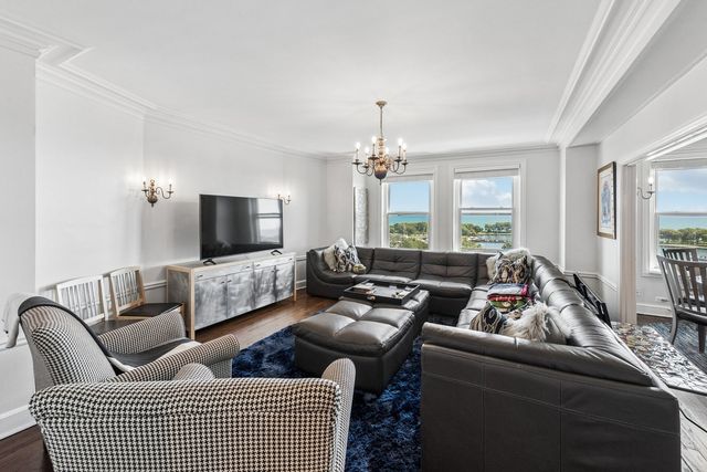 3240 N Lake Shore Drive 10D, Chicago, IL 60657