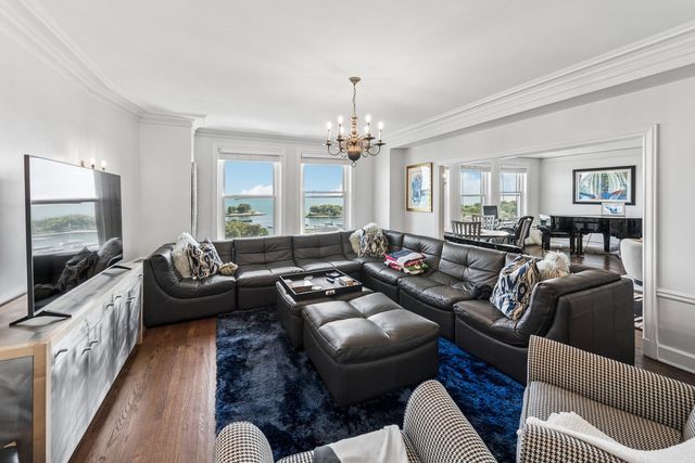 3240 N Lake Shore Drive 10D, Chicago, IL 60657