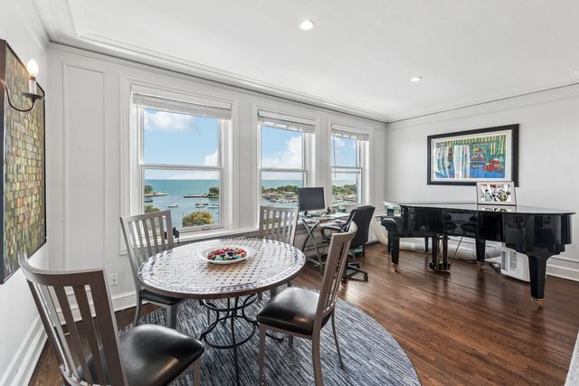 3240 N Lake Shore Drive 10D, Chicago, IL 60657