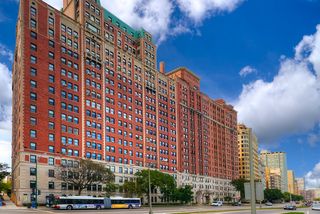3240 N Lake Shore Drive 10D, Chicago, IL 60657