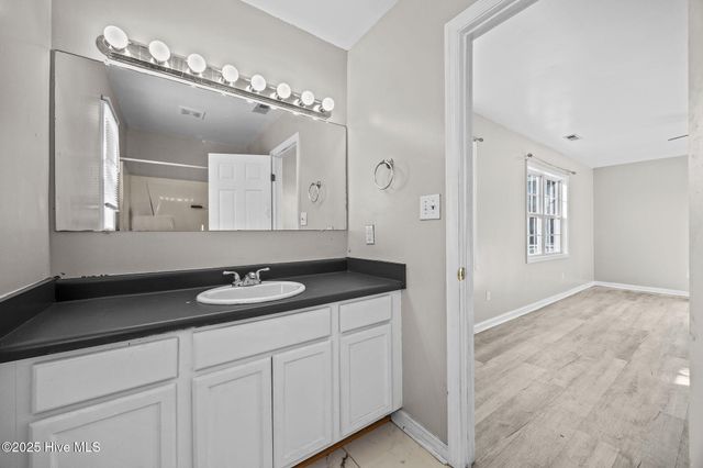 100 Foxtrail Drive, Hubert, NC 28539