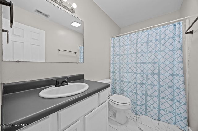 100 Foxtrail Drive, Hubert, NC 28539