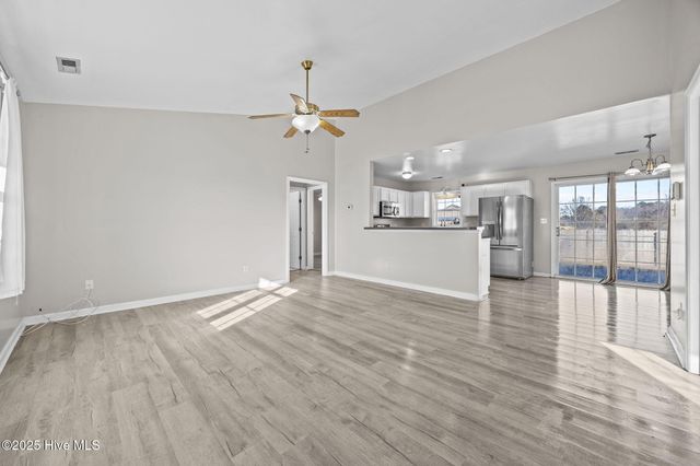 100 Foxtrail Drive, Hubert, NC 28539