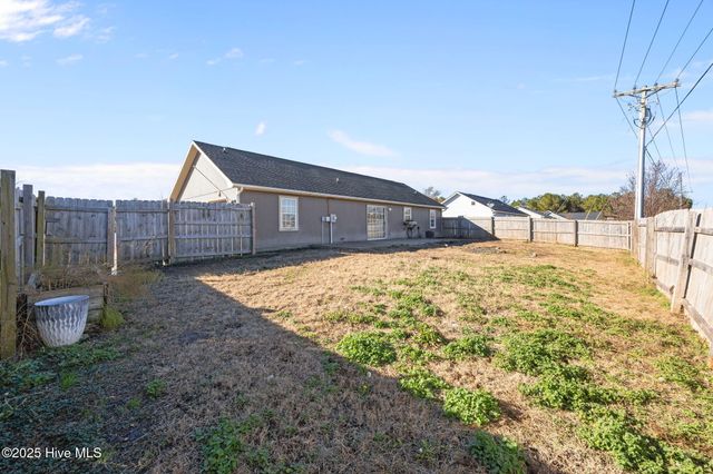 100 Foxtrail Drive, Hubert, NC 28539