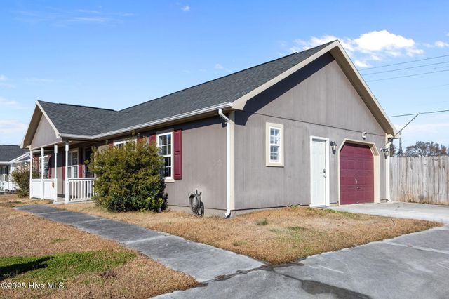 100 Foxtrail Drive, Hubert, NC 28539