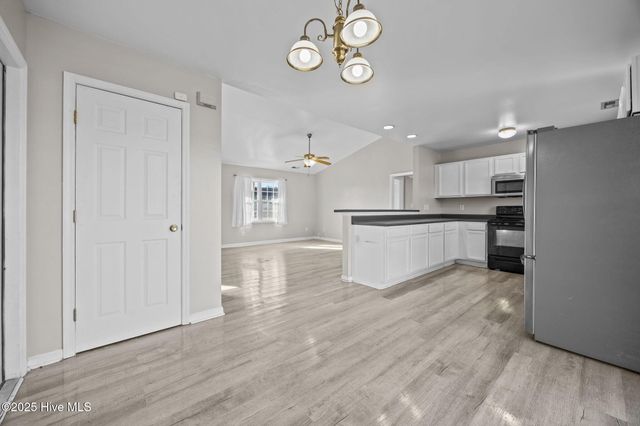 100 Foxtrail Drive, Hubert, NC 28539