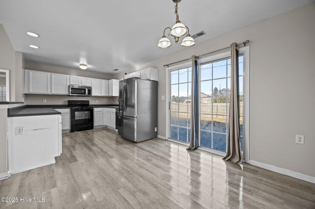 100 Foxtrail Drive, Hubert, NC 28539