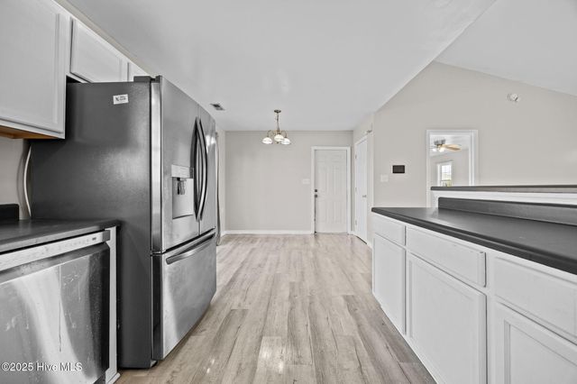 100 Foxtrail Drive, Hubert, NC 28539