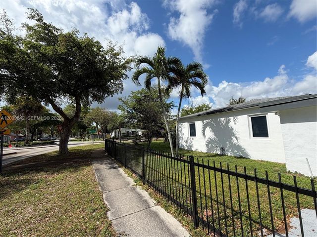 1005 NW 123rd St, North Miami, FL 33168