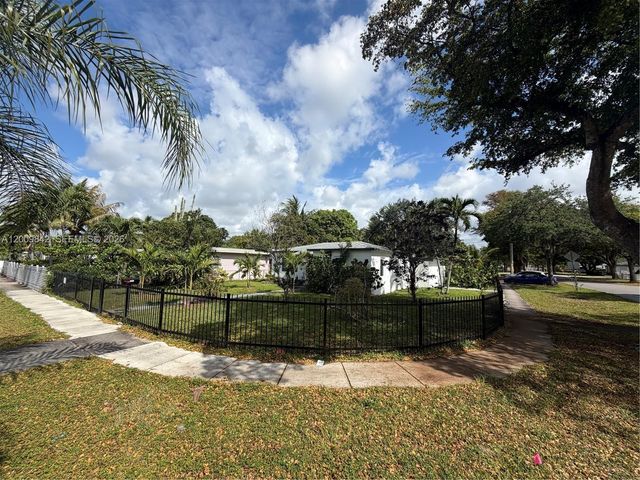 1005 NW 123rd St, North Miami, FL 33168