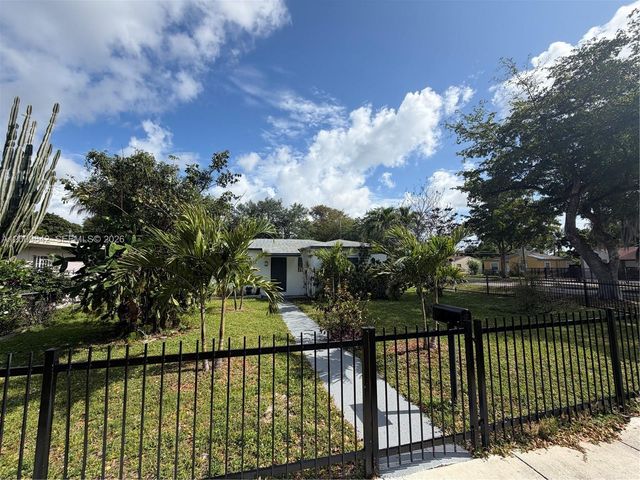 1005 NW 123rd St, North Miami, FL 33168