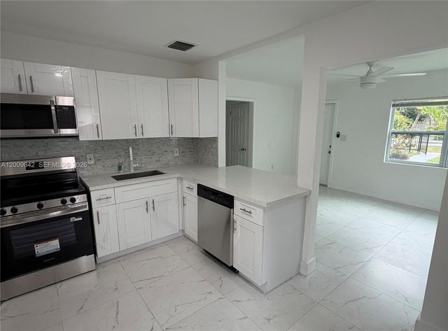 1005 NW 123rd St, North Miami, FL 33168