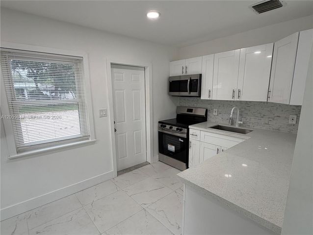 1005 NW 123rd St, North Miami, FL 33168