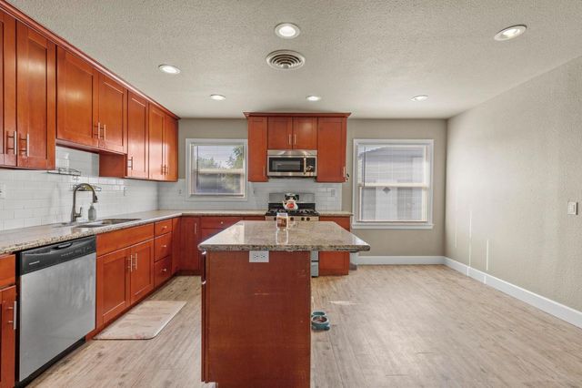 1860 15th St, Olivehurst, CA 95961