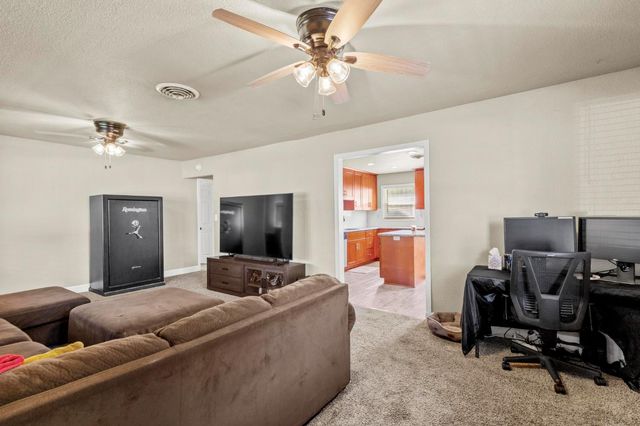 1860 15th St, Olivehurst, CA 95961