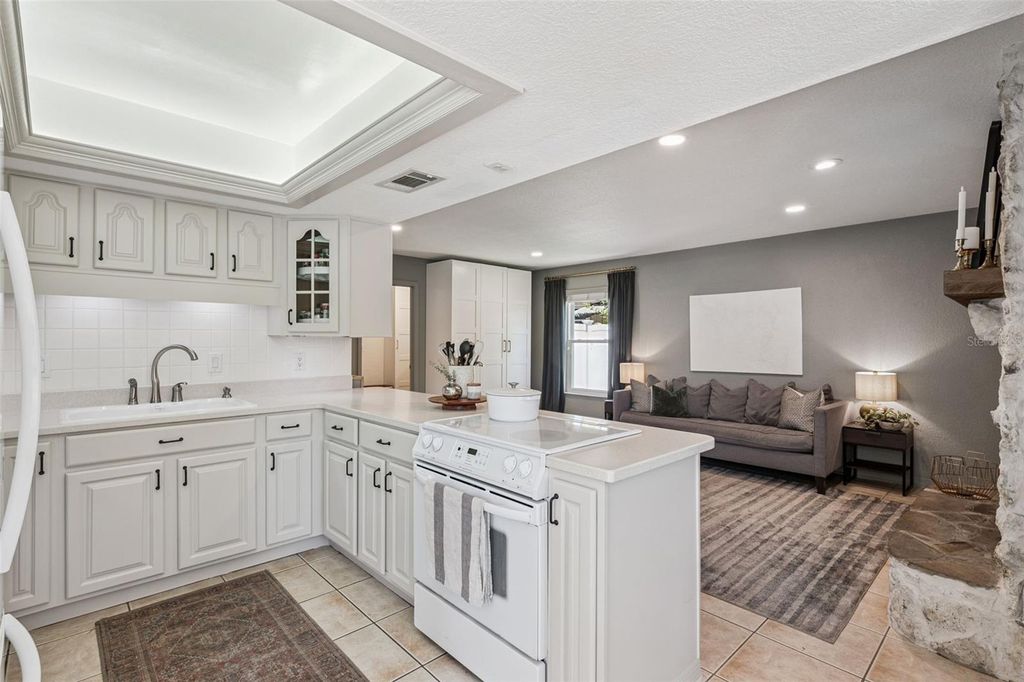 Image 13 of property listing at 4202 WOODLYNNE LANE, Orlando, FL 32812