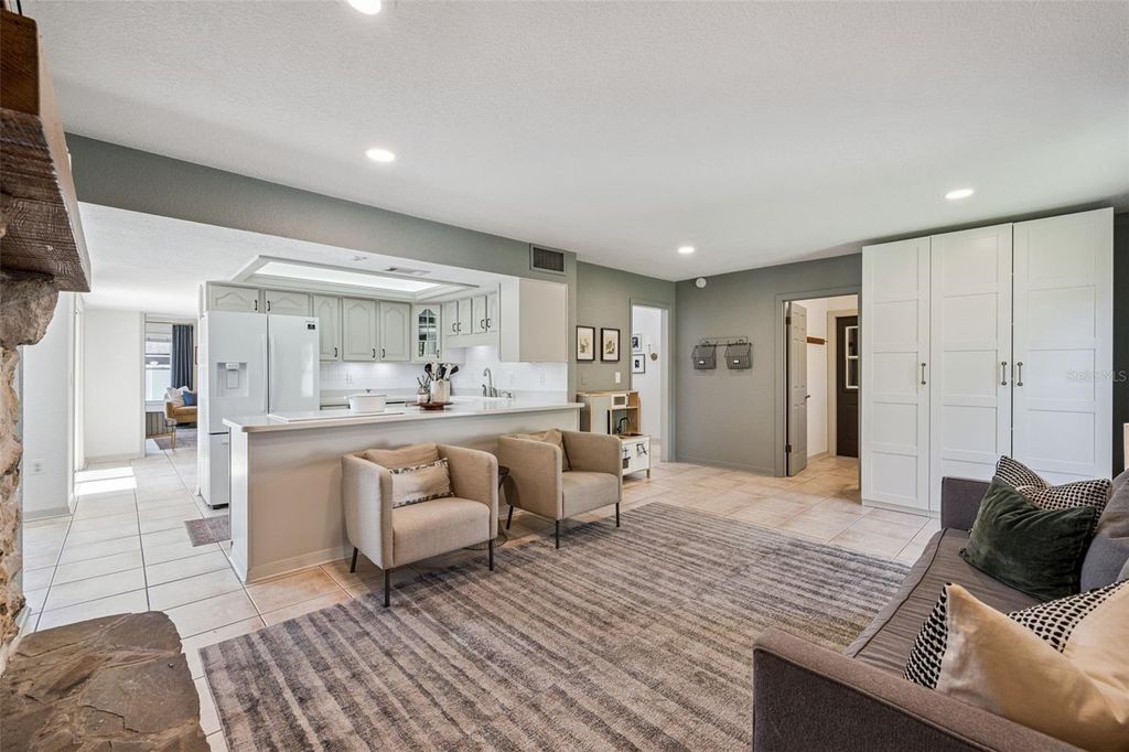 Image 15 of property listing at 4202 WOODLYNNE LANE, Orlando, FL 32812