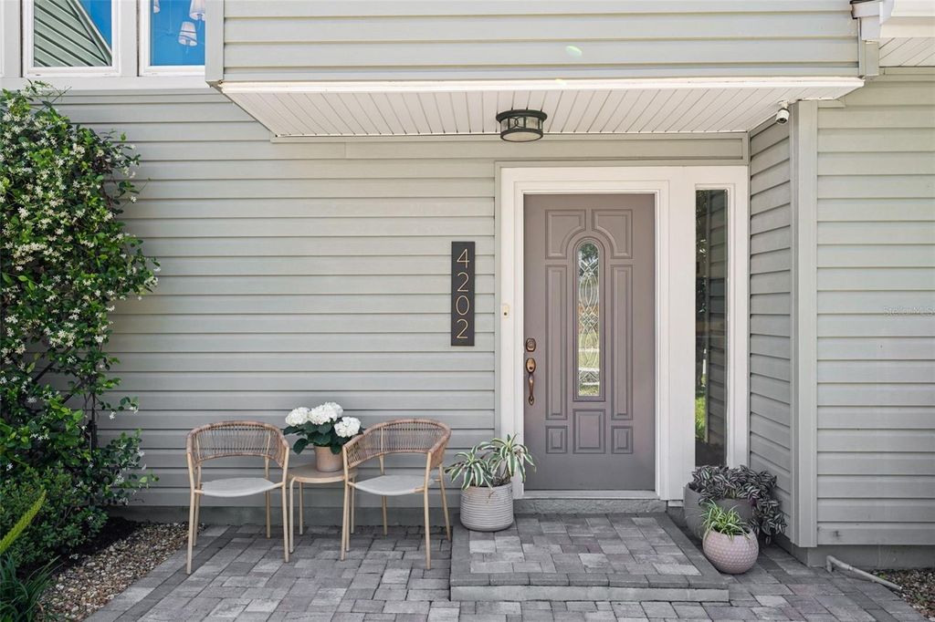 Image 3 of property listing at 4202 WOODLYNNE LANE, Orlando, FL 32812