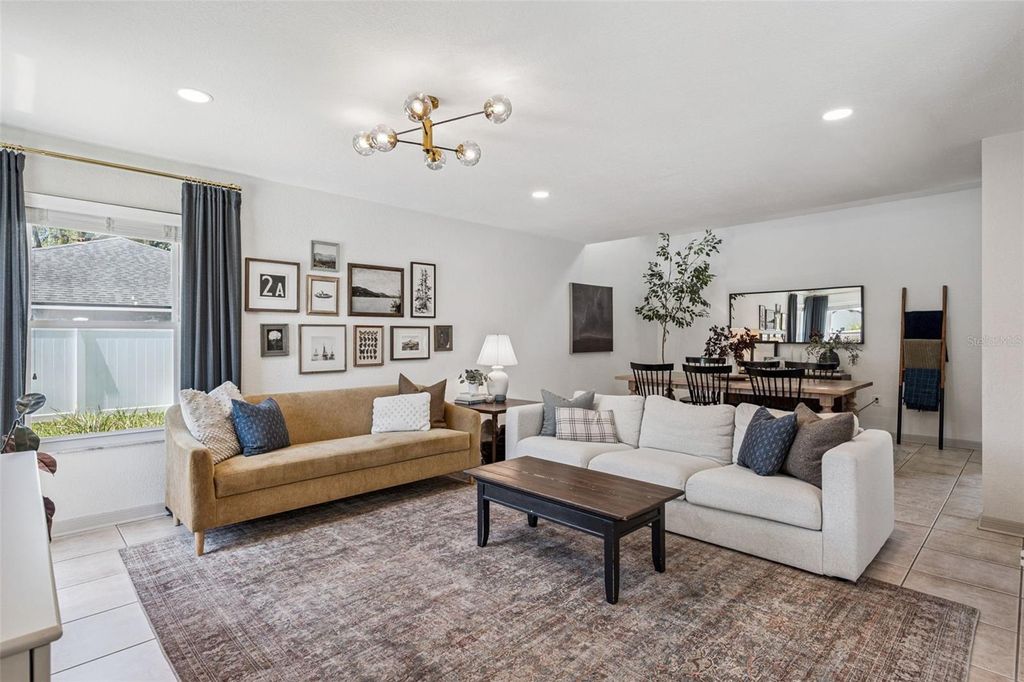 Image 6 of property listing at 4202 WOODLYNNE LANE, Orlando, FL 32812