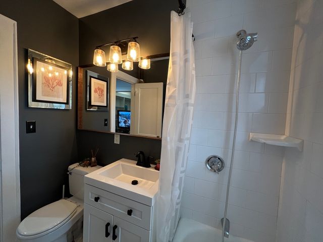 21 Bradlee Rd 35, Medford, MA 02155