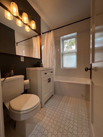21 Bradlee Rd 35, Medford, MA 02155