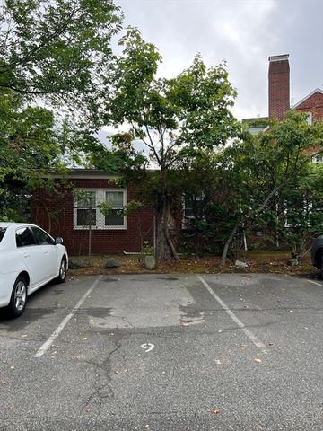 21 Bradlee Rd 35, Medford, MA 02155