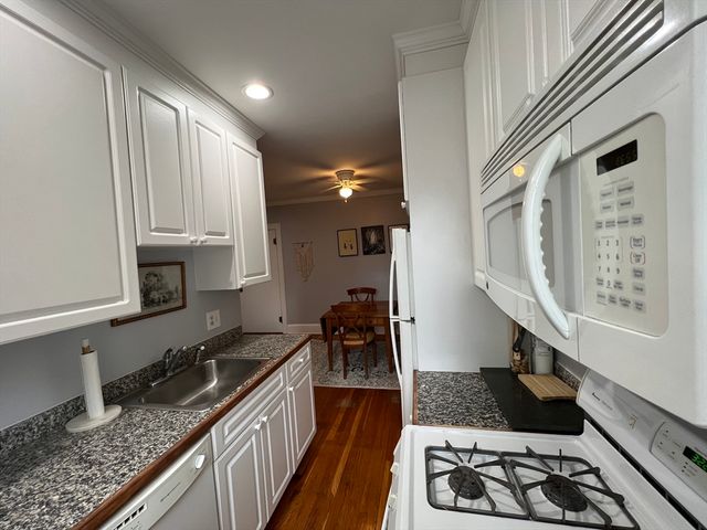 21 Bradlee Rd 35, Medford, MA 02155