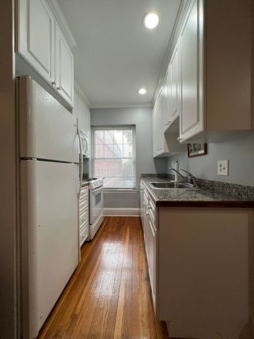 21 Bradlee Rd 35, Medford, MA 02155