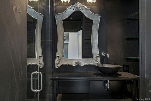 10 Hewitt Drive, Northport, NY 11768