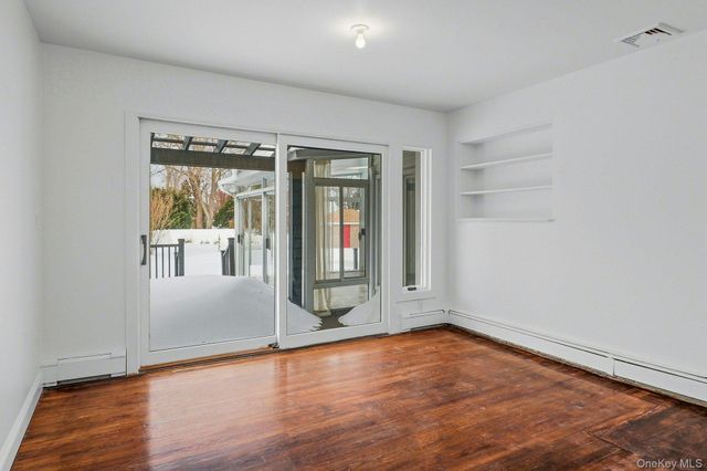 10 Hewitt Drive, Northport, NY 11768