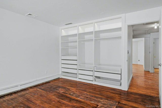 10 Hewitt Drive, Northport, NY 11768