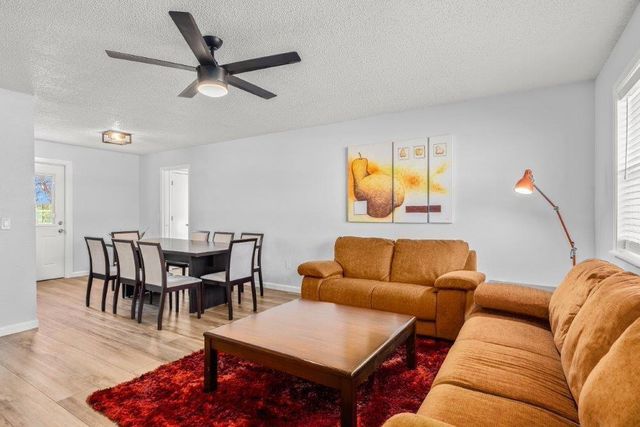 904 & 906 SE 4th Street, Bentonville, AR 72712