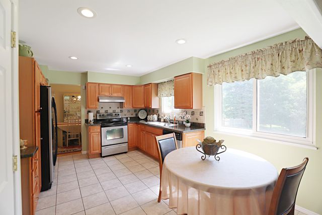 333 Windy Bluff Street, Flushing, MI 48433
