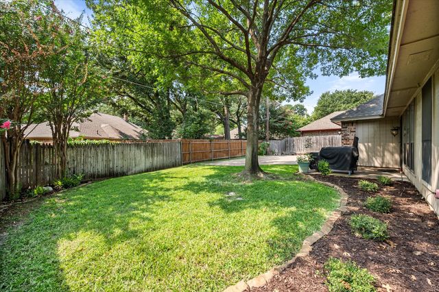2206 Sand Creek Court, Arlington, TX 76006