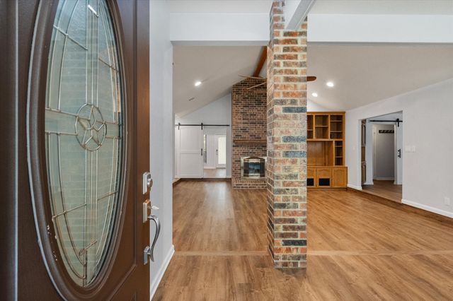 2206 Sand Creek Court, Arlington, TX 76006