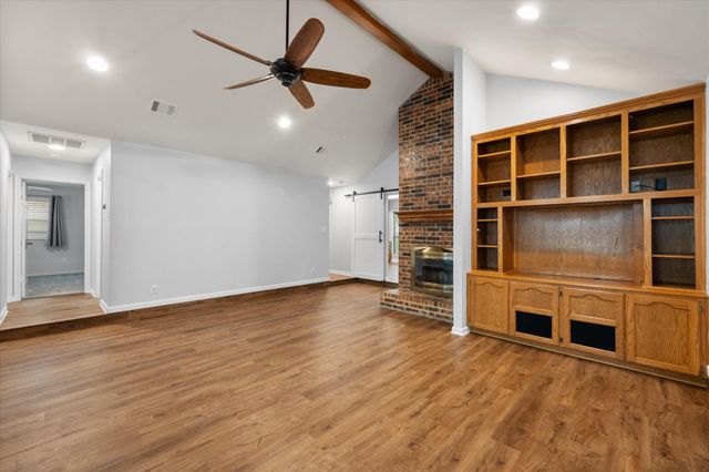 2206 Sand Creek Court, Arlington, TX 76006