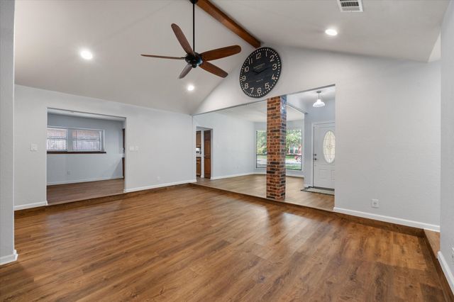 2206 Sand Creek Court, Arlington, TX 76006