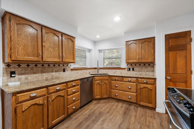 2206 Sand Creek Court, Arlington, TX 76006