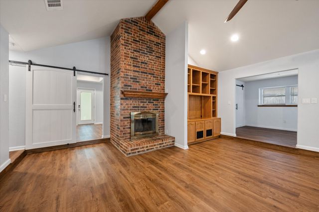 2206 Sand Creek Court, Arlington, TX 76006