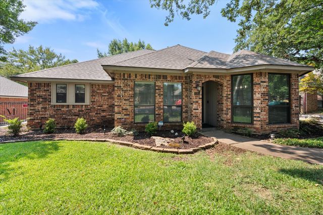 2206 Sand Creek Court, Arlington, TX 76006
