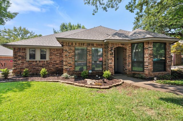 2206 Sand Creek Court, Arlington, TX 76006