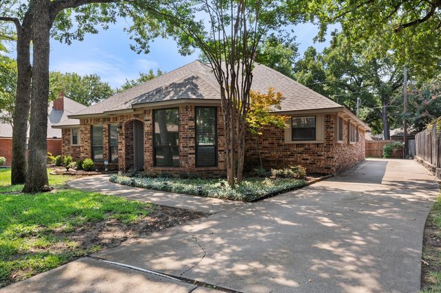 2206 Sand Creek Court, Arlington, TX 76006
