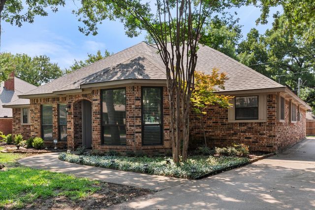 2206 Sand Creek Court, Arlington, TX 76006