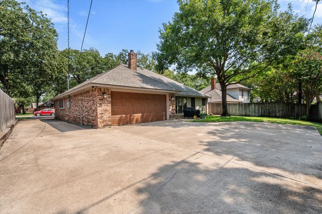 2206 Sand Creek Court, Arlington, TX 76006