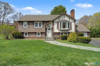 6 Yankee Peddler Path, Madison, CT 06443