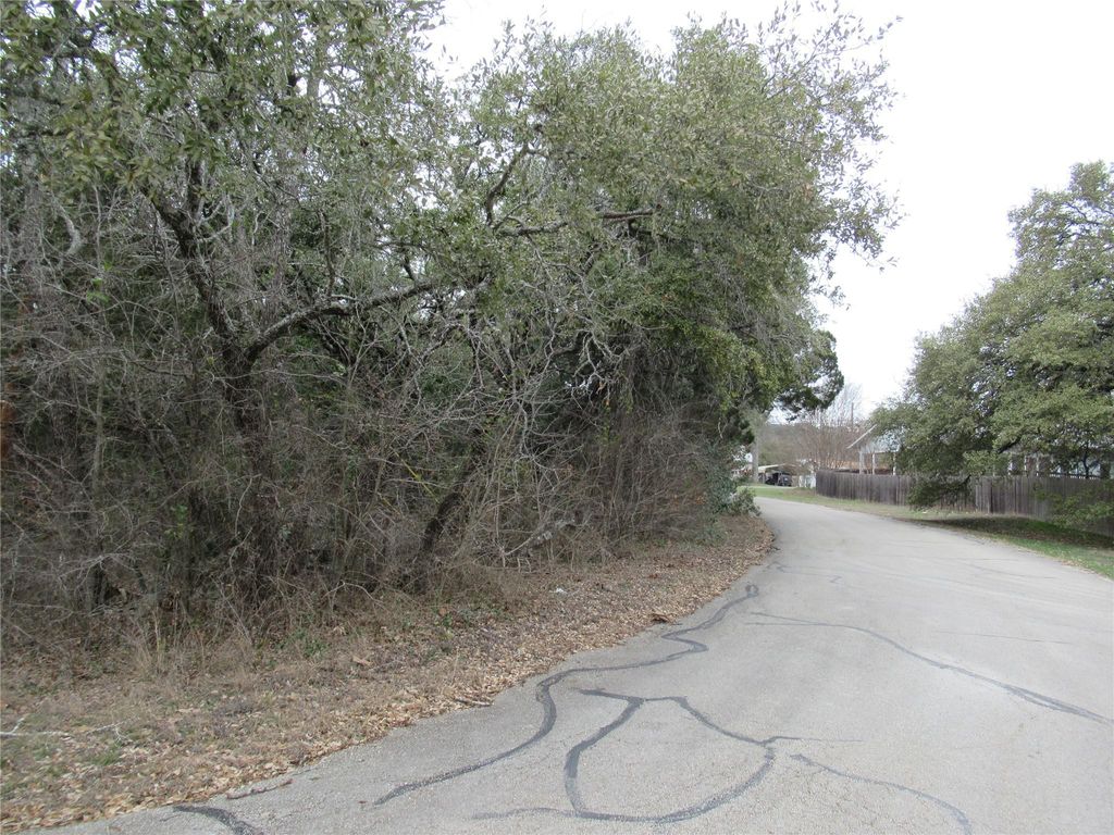 10802 Crestview DR, Jonestown, TX 78645